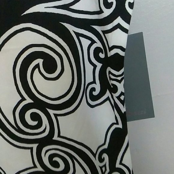 NEW WOMAN'S TOP - Picture 4 of 4